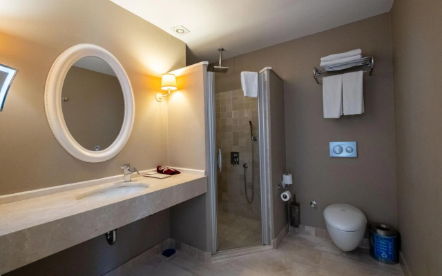 The PINEHILL Hotel & Suites