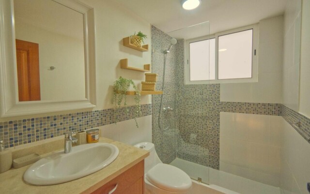 Pompano 202 Amazingly Situated One-bedroom Apartment in Ocean-front Condominium
