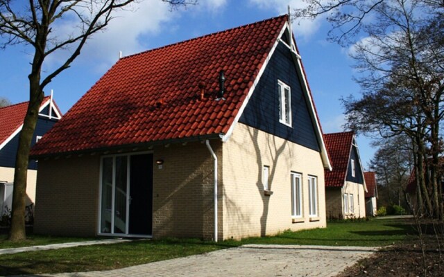 Spacious Holiday Home With Wifi, 20 km. From Assen