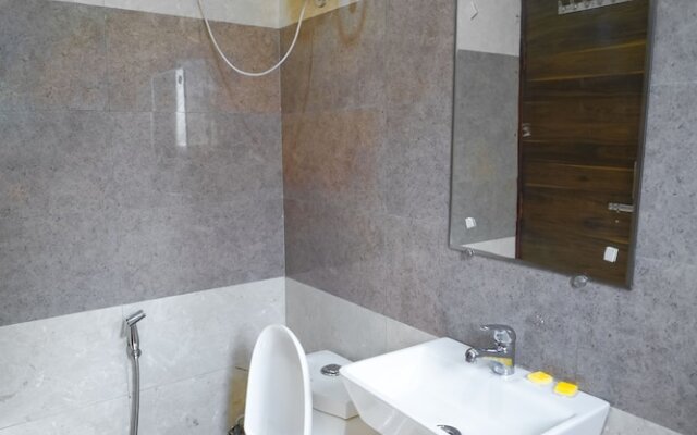 Roomshala 031 Silver Crown Sector 23