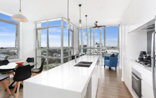 As the Sun Sets - Modern and Spacious 2BR Zetland Apartment Facing the Setting Sun – Guest Rooms – Sydney