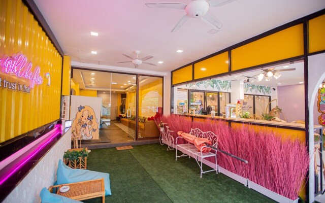 RedDoorz The Readers Cafe and Rooms