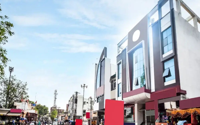 OYO 15650 Tourist Inn