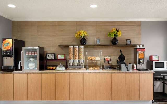 La Quinta Inn & Suites by Wyndham Chicago Tinley Park