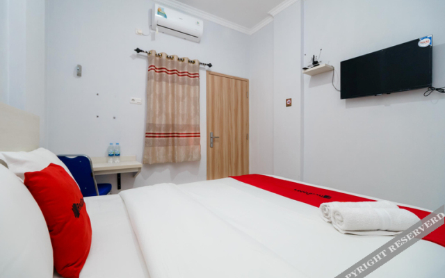 RedDoorz @ Jalan Brigjend Katamso Medan 2