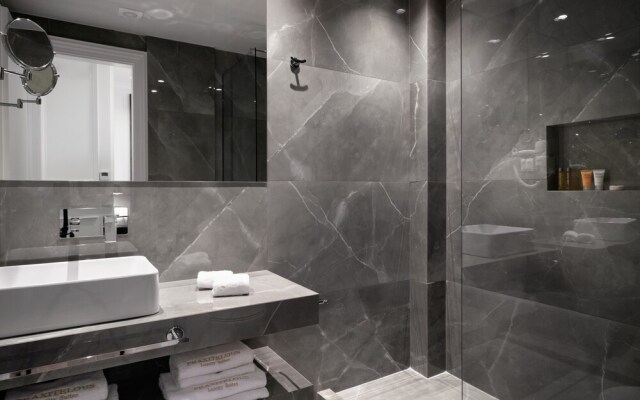 Praxitelous Luxury Suites