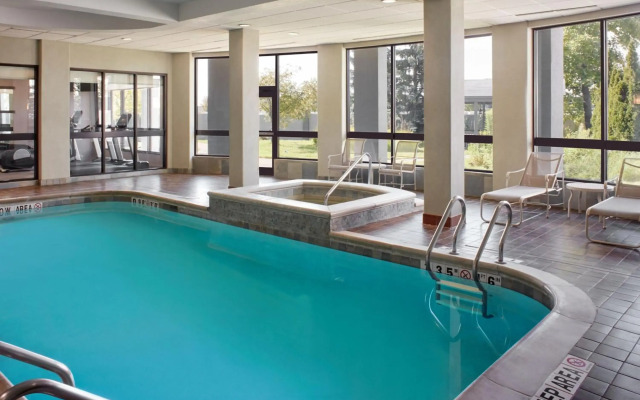 Courtyard by Marriott Mississauga - Airport Corporate Centre West