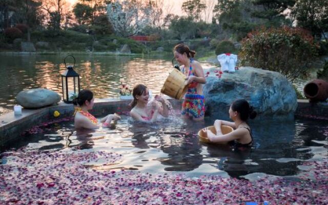 Yunlan Bay Shuanglian Hot Spring Resort