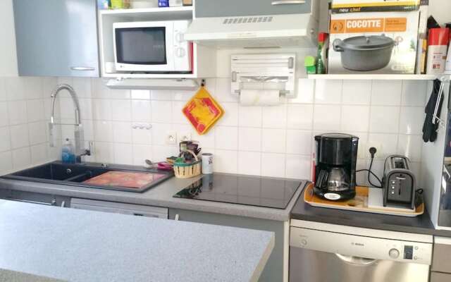 Apartment With 2 Bedrooms in Villeneuve-lès-avignon, With Pool Access,