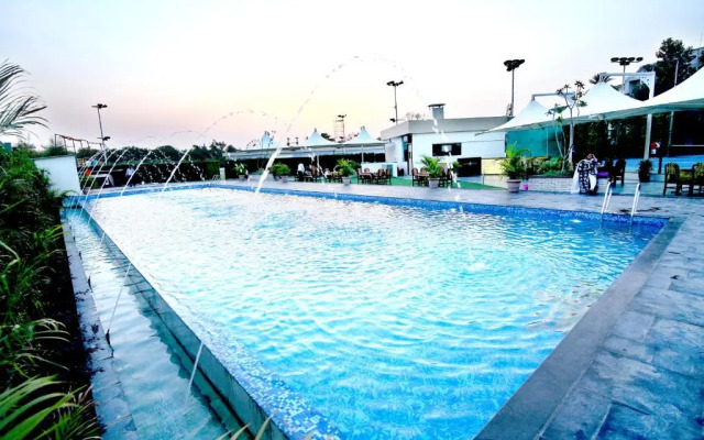 Solaris Hotel and Club