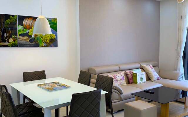 Gold Bee Apartment - Saigon Royal