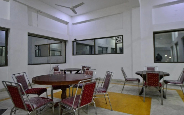 Hotel Rockstar by OYO Rooms