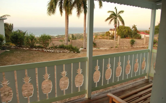Sunshine Lodge- Your Home Away From Home