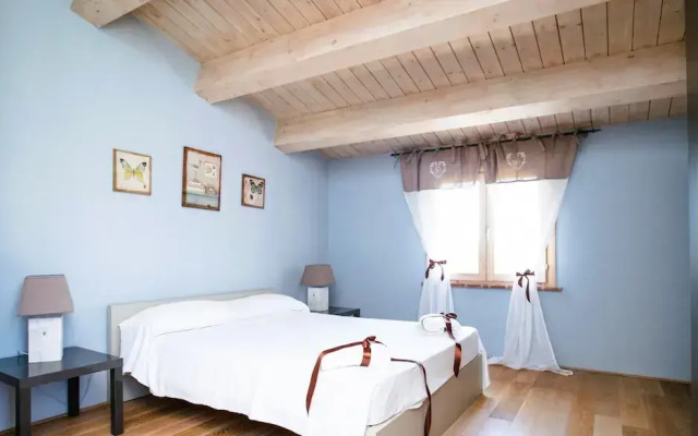 Luxury 2 Rooms Apt Azure in Siena Resort