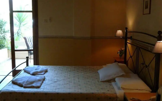 Alexandros Studios & Apartments