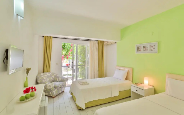 Kiraz Otel Alacati