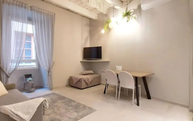 Petronilla House 008055-Lt-1202