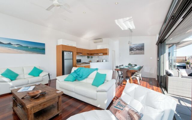 The Deckhouse, 22/26 One Mile Close