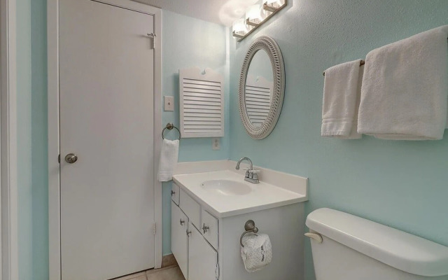 Sunny Beaches 3 Bedroom Condo by RedAwning