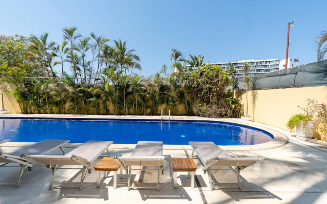 Sleeps 10 Views Beach 1 Block