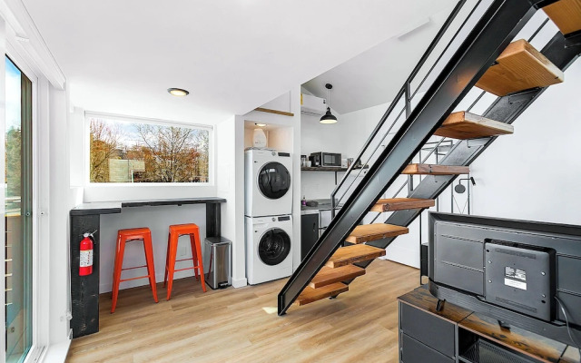 Echo Loft: A Modern Escape