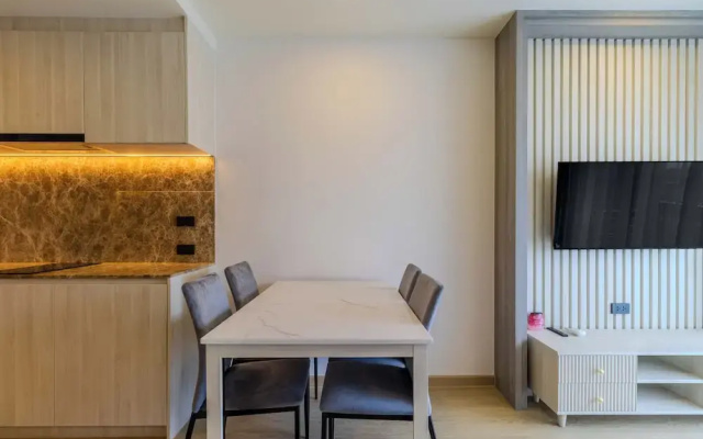 Prime Location 1BR Near Beach Club C240