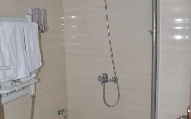 Lan Zhou Long Shang Rain Fall