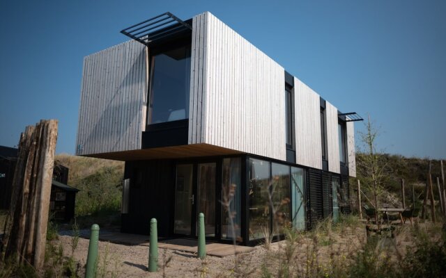 Modern, Trendy Nature Theme Lodge, Just 100 M. From The Sea