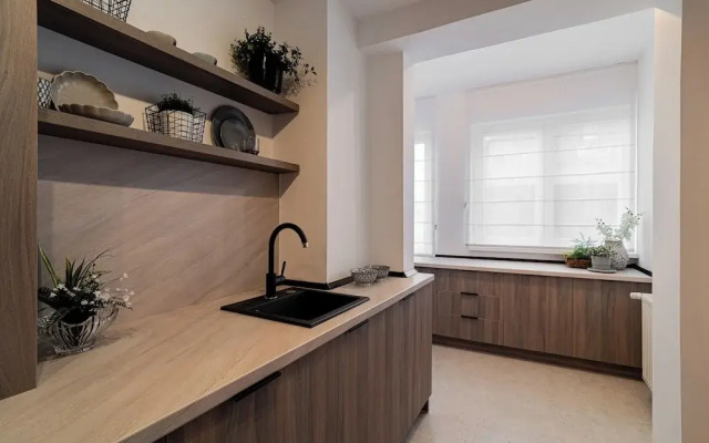 Loggia & Luxe 5BR Penthouse in Universitatii Area