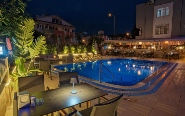 Moni Hotel