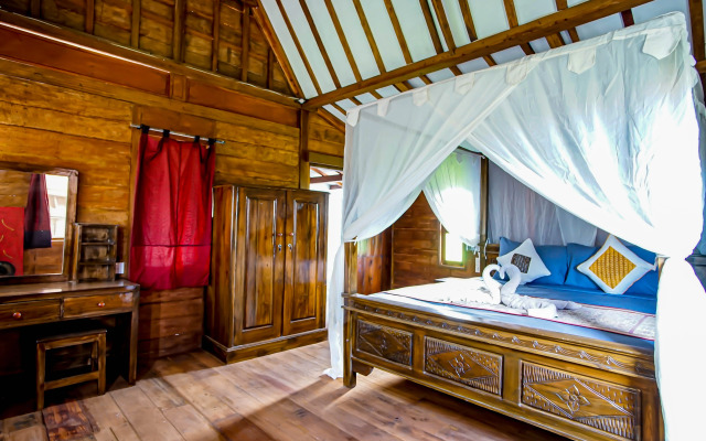 Cening Bagus Bungalows by ZUZU