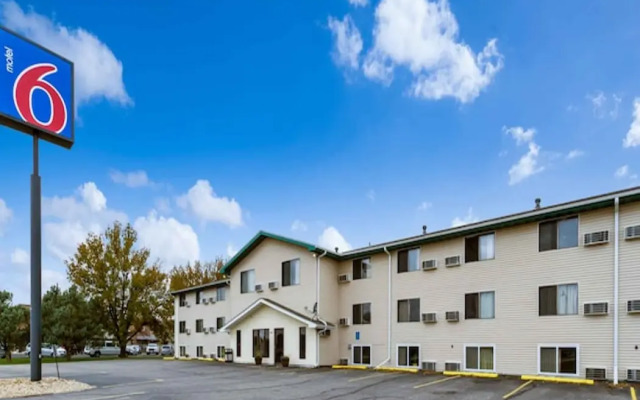 Motel 6 Albert Lea, MN