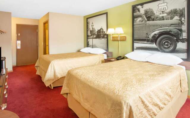 Super 8 by Wyndham Normal Bloomington