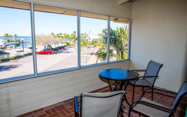 Best Western Plus Yacht Harbor Inn