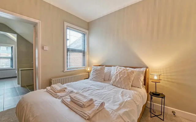 Host Stay Barton Road House