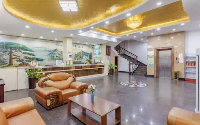 Guangfei Chain Hotel (Yangchun Municipal Government Yueyun Automobile Store)