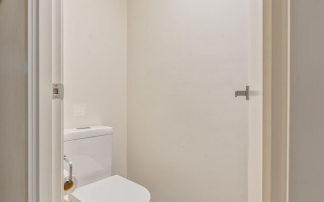 South Melbourne 2 Bed Parking