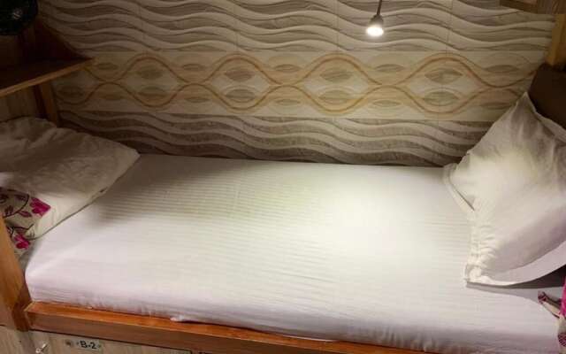 Delta Dormitory - Hostel