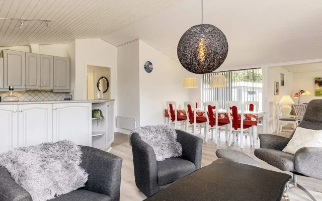 8 Person Holiday Home in Vaeggerlose
