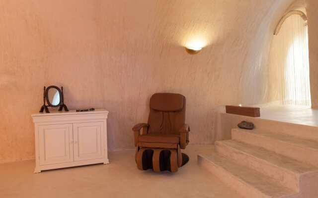 Abyssanto Suites & Spa