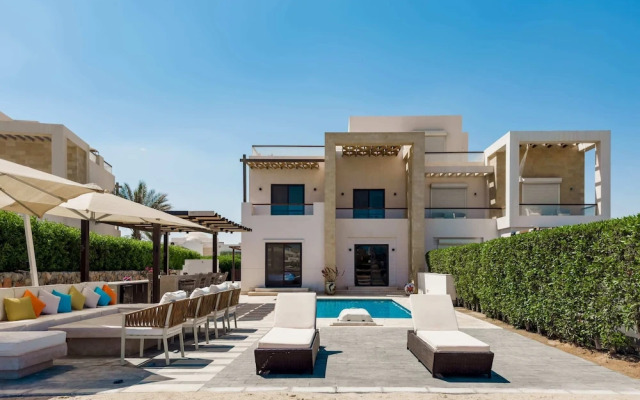 Xuru Stays I Posh & Eclectic 4 BDR Villa @ Fanadir Bay