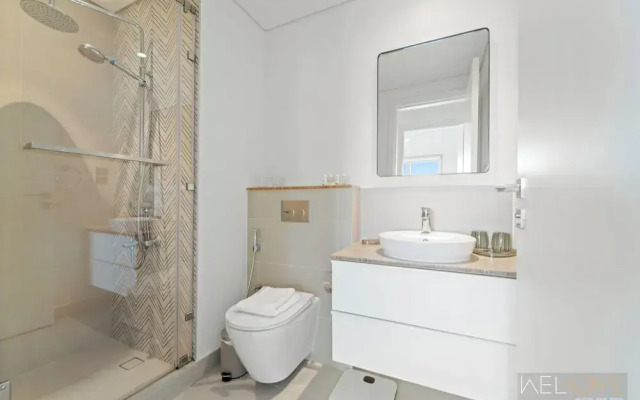 WelHome - Beautiful 1BR Apt in Dubai Hills with City View
