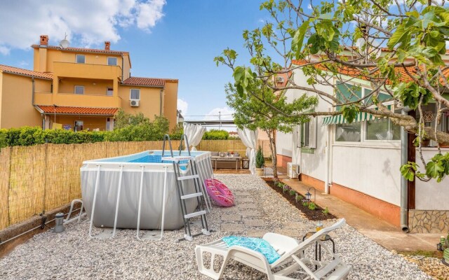 Nice Home in Valbandon with Hot Tub, WiFi & 2 Bedrooms