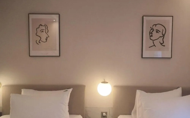 Seven Bricks Hotel