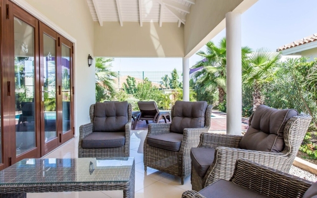 Modern Villa Near the Beach of Mambo With Private Pool