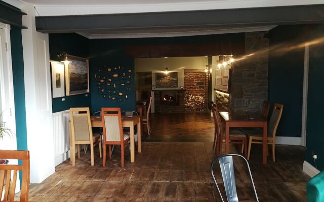 Feathers Hotel, Bar and Restaurant