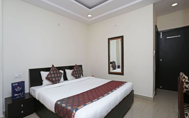 Hotel Sahu Near Kashi Vishwanath Temple Gate