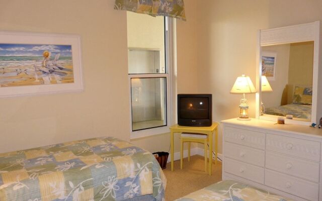 Spacious Condo With sky Views and Steps to South Beach