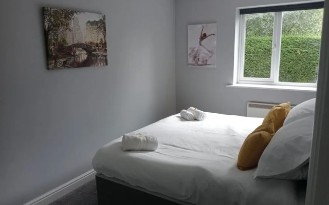 Beautiful and Secluded ,detached Garden Apartment