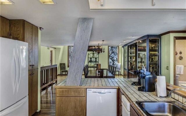 Slopeside Chalet - 6 Bedrooms Home